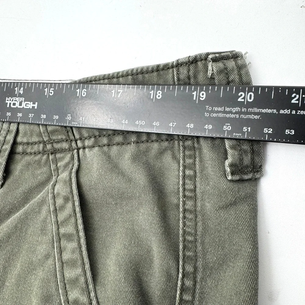 LEVI'S Men 40 Vintage Olive Green Denim Cargo Shorts Relaxed Fit Cotton Outdoors